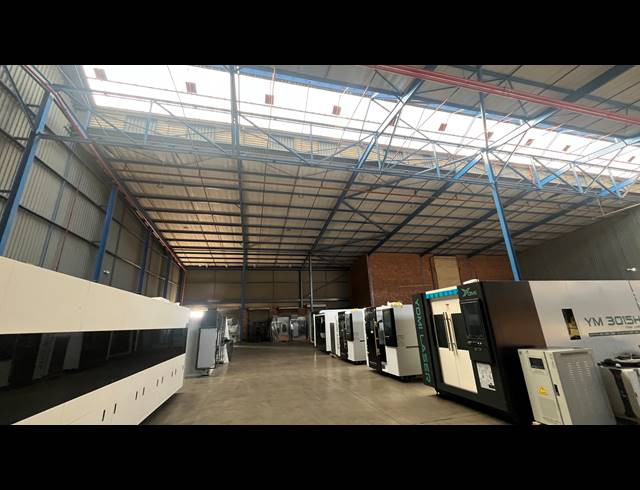 2,169M² WAREHOUSE TO LET IN SPARTAN